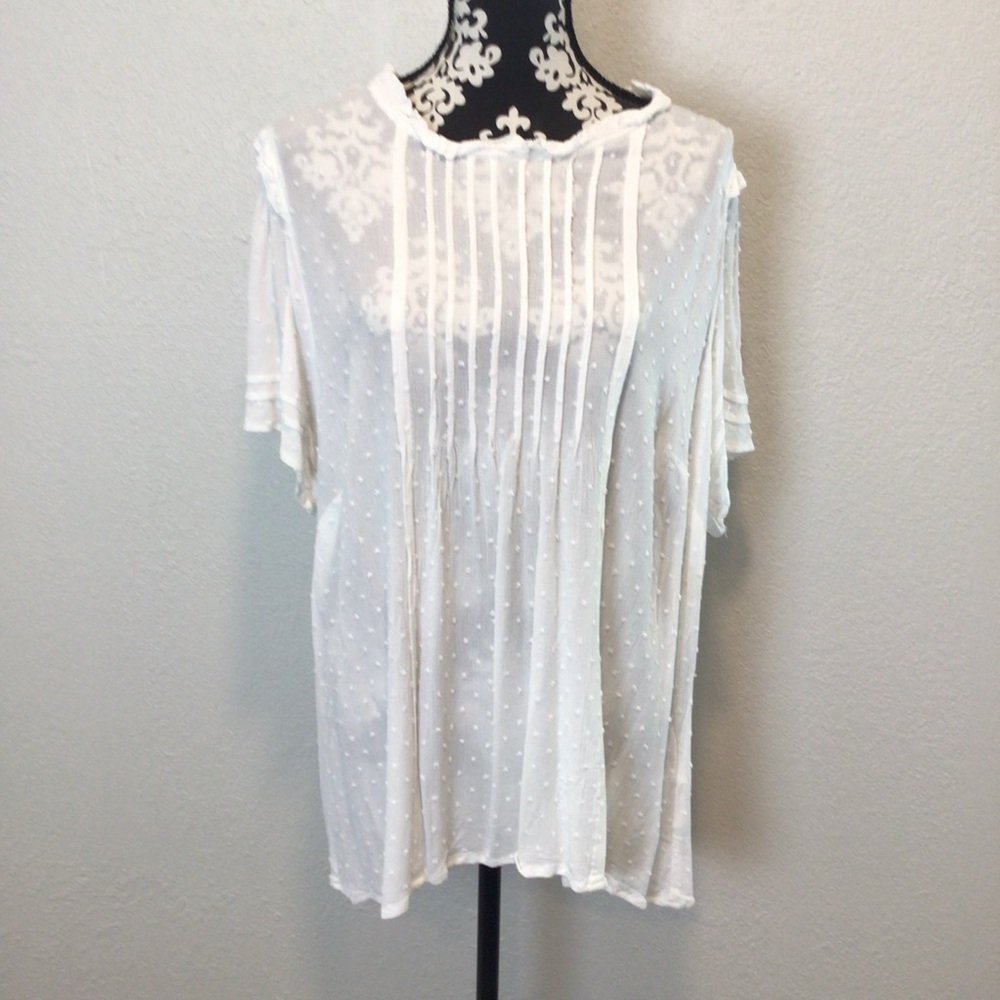Rose+Olive Swiss Dot Short Sleeve Blouse